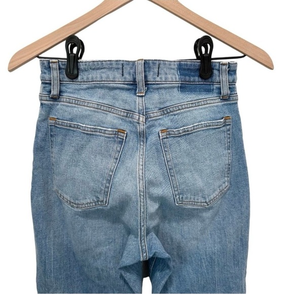 Abercrombie & Fitch The Mom High Rise Jeans - Picture 4 of 7